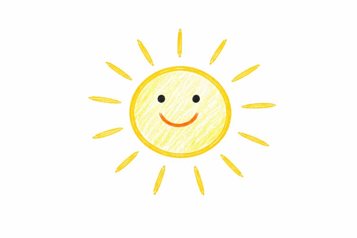 Einfache Sonne mit Gesicht von Kindern mit Buntstiften gemalt – leichtes Frühlingsmotiv zum Nachmalen